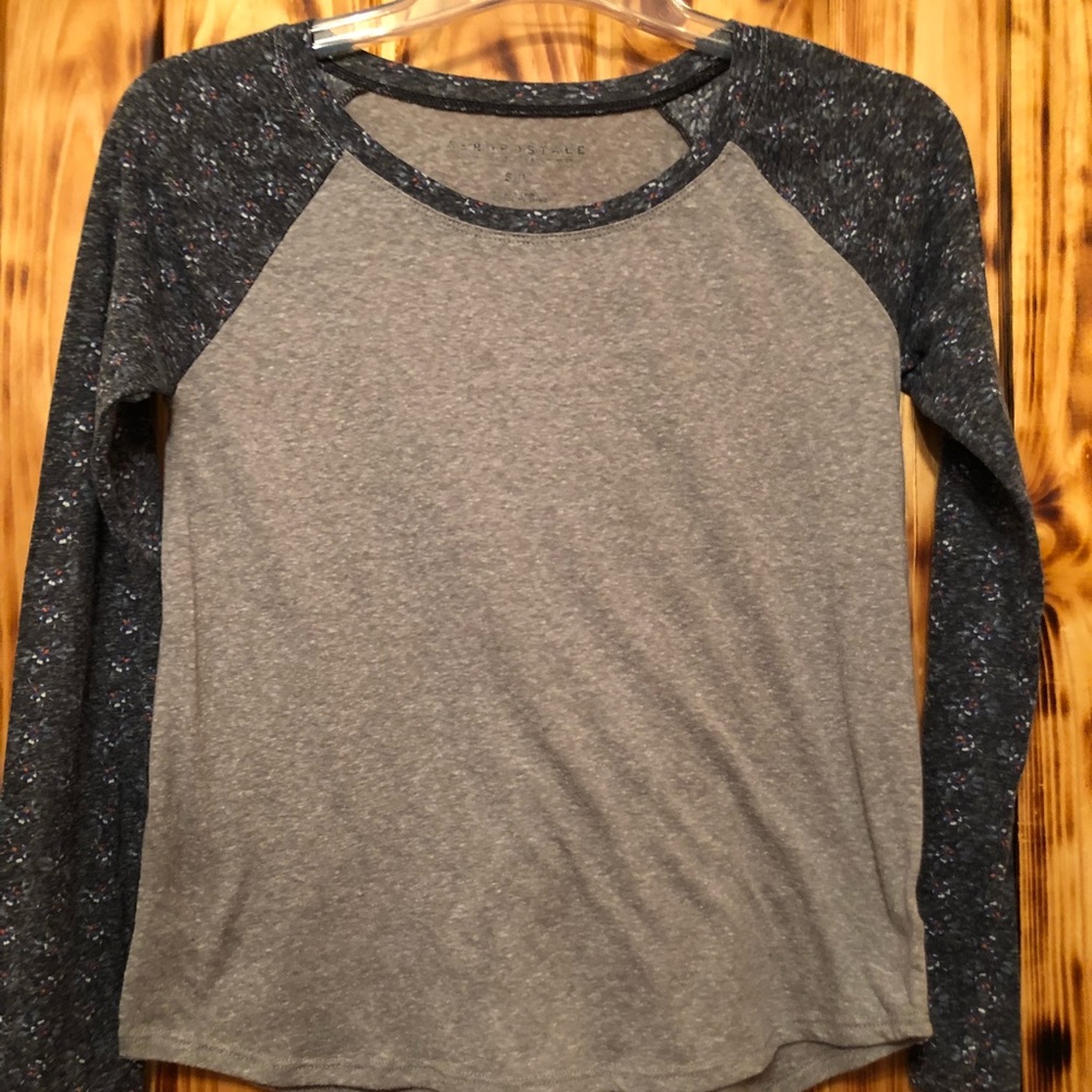 Women’s Gray Aeropostale Long Sleeve Tee Size S